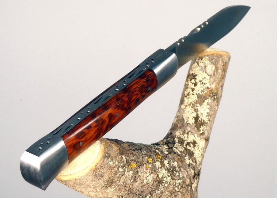 Couteau Roquefort avec son manche en bois d'amourette image 4