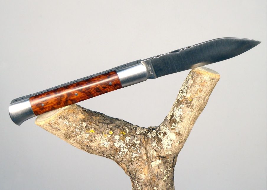 Couteau Roquefort avec son manche en bois d'amourette image 5