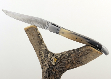 Prestige edition Laguiole knife with blond horn tip handle and Damascus blade and stainless steel bolsters image 2