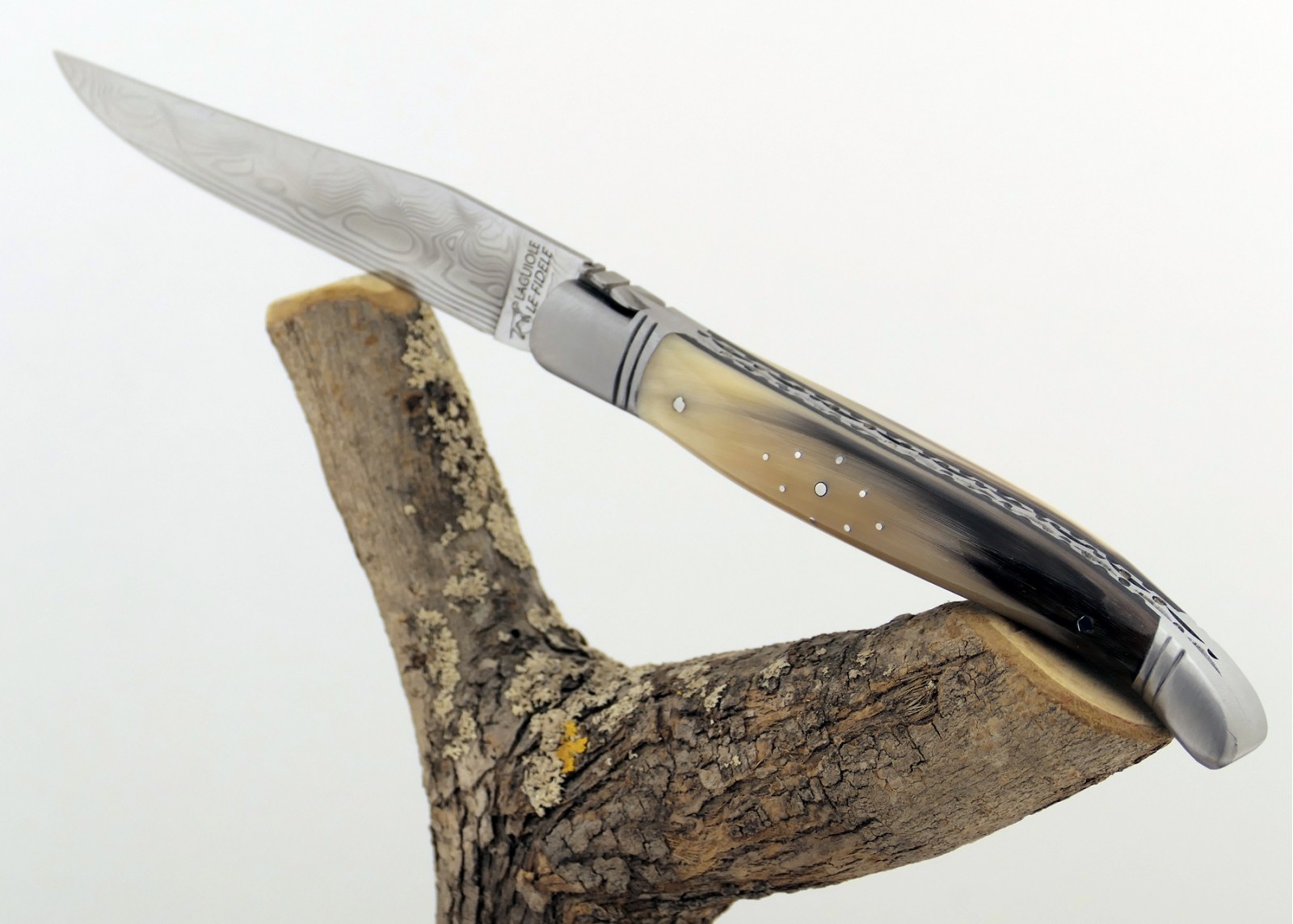 Prestige edition Laguiole knife with blond horn tip handle and Damascus blade and stainless steel bolsters image 3