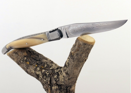 Prestige edition Laguiole knife with blond horn tip handle and Damascus blade and stainless steel bolsters image 6