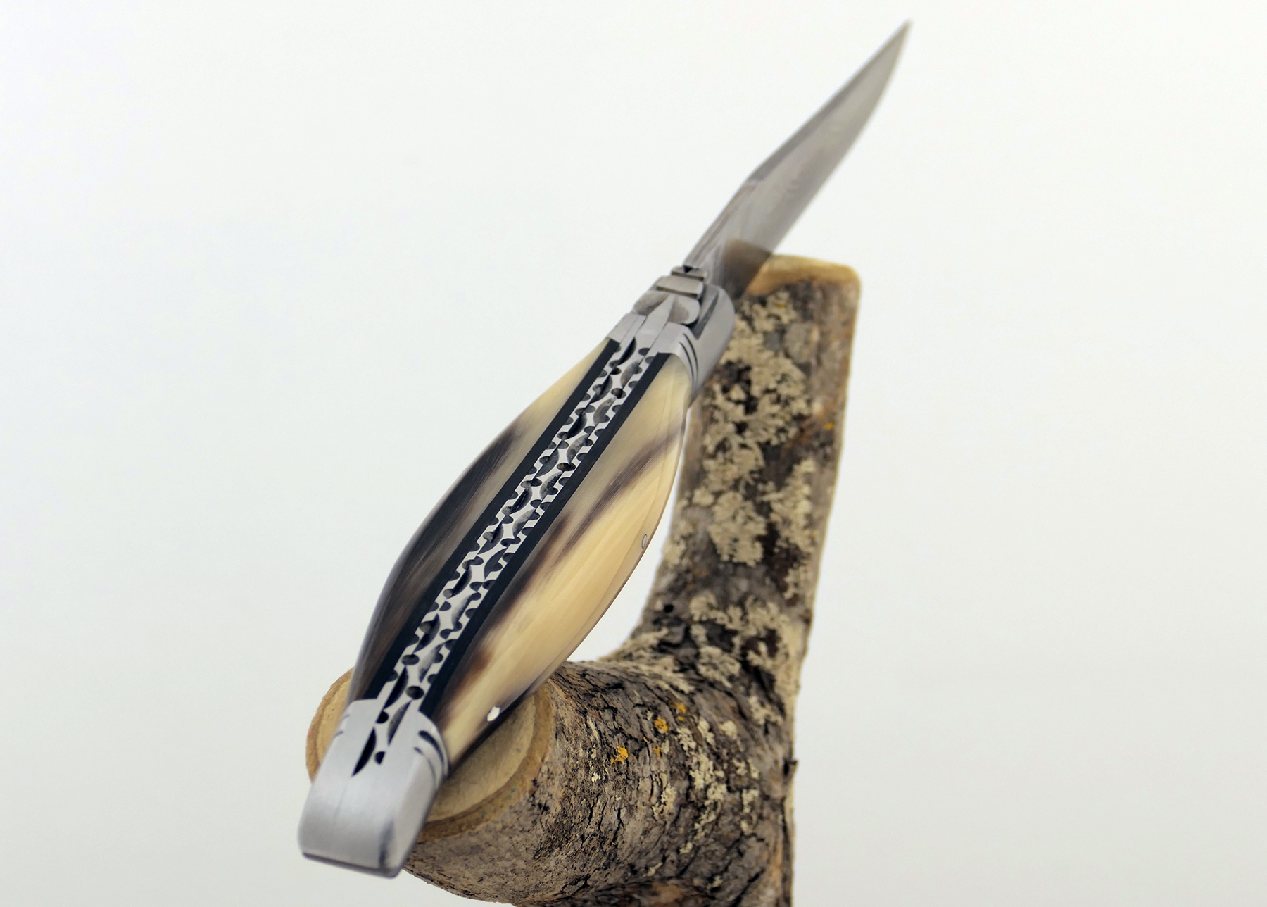 https://laguiole-17592.kxcdn.com/20520/prestige-edition-laguiole-knife-with-blond-horn-tip-handle-and-stainless-steel-bolsters-and-damascus-blade.jpg