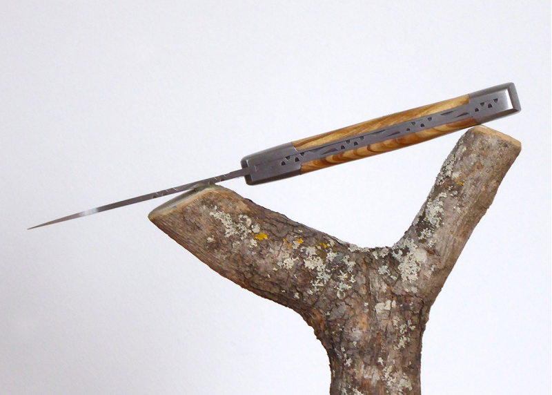 Couteau Roquefort avec son manche en bois d'Olivier de Sicile image 2