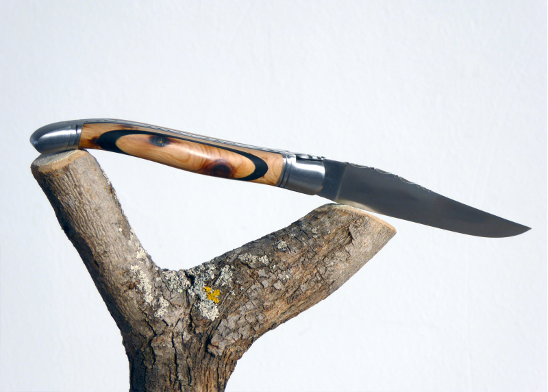 Couteau Laguiole Bombé manche en bois d'ébène et Genévrier