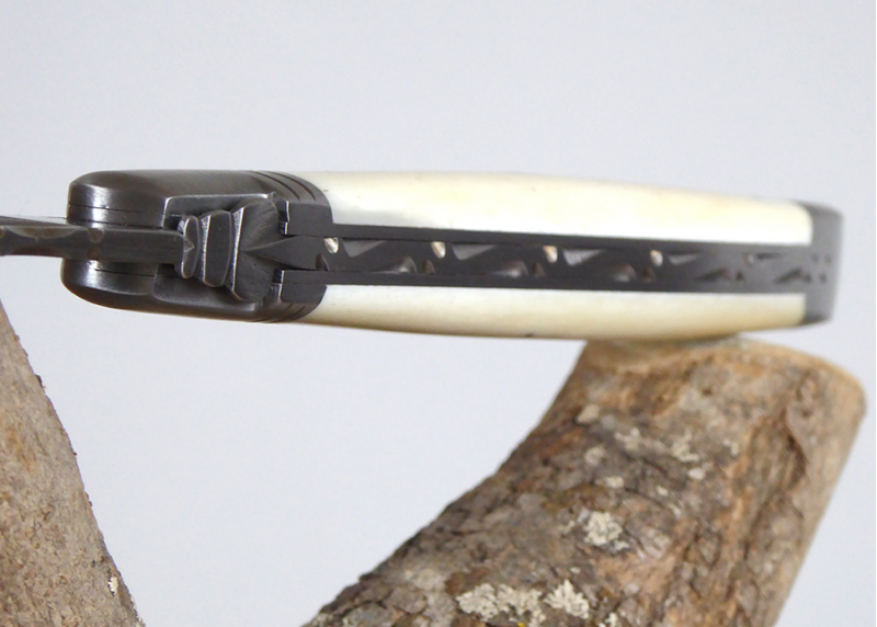 Couteau Laguiole Forgé, Manche en Os, lame traditionnelle image 3