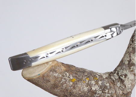 Couteau Laguiole Forgé, Manche en Os, lame traditionnelle image 9