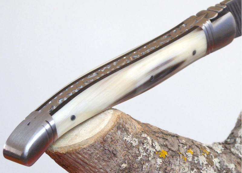 Couteau Laguiole, lame forgée Damas, manche Corne Blonde image 9