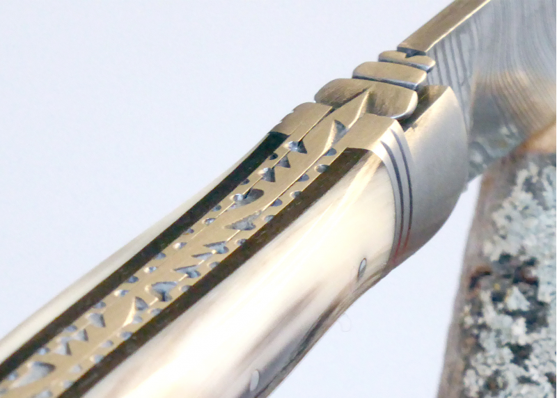 Couteau Laguiole, lame forgée Damas, manche Corne Blonde image 10
