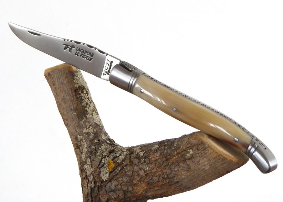 Couteau Laguiole Bombé avec son manche en Pointe de Corne Blonde image 10