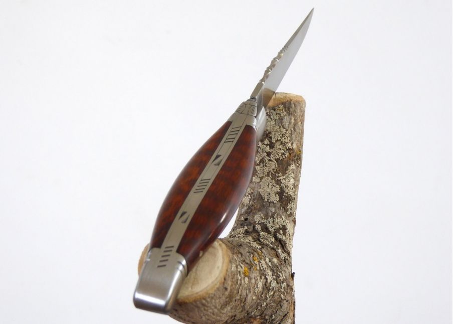 Couteau Laguiole Bombé avec son manche en bois d'amourette image 4