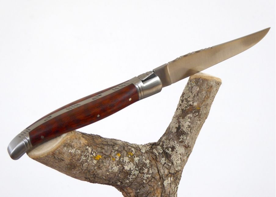 Couteau Laguiole Bombé avec son manche en bois d'amourette image 5