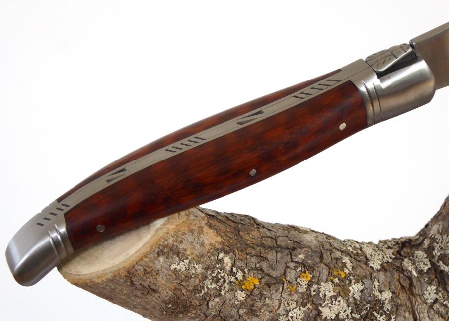 Couteau Laguiole Bombé avec son manche en bois d'amourette image 6