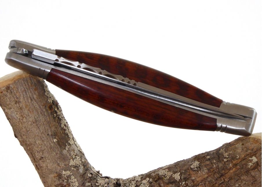 Couteau Laguiole Bombé avec son manche en bois d'amourette image 13