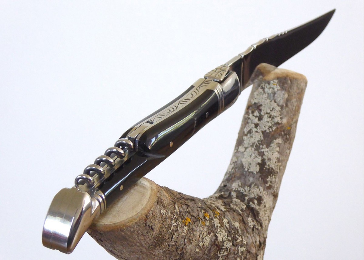 Brown horn - corkscrew - Laguiole Traditional Knives - Laguiole folding knife and corkscrew - Traditional collection   Handle ma