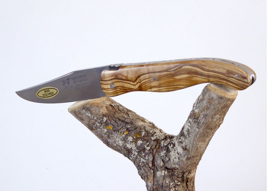 Laguiole de Chasse Forgé, Plein Manche en Bois d'Olivier image 11