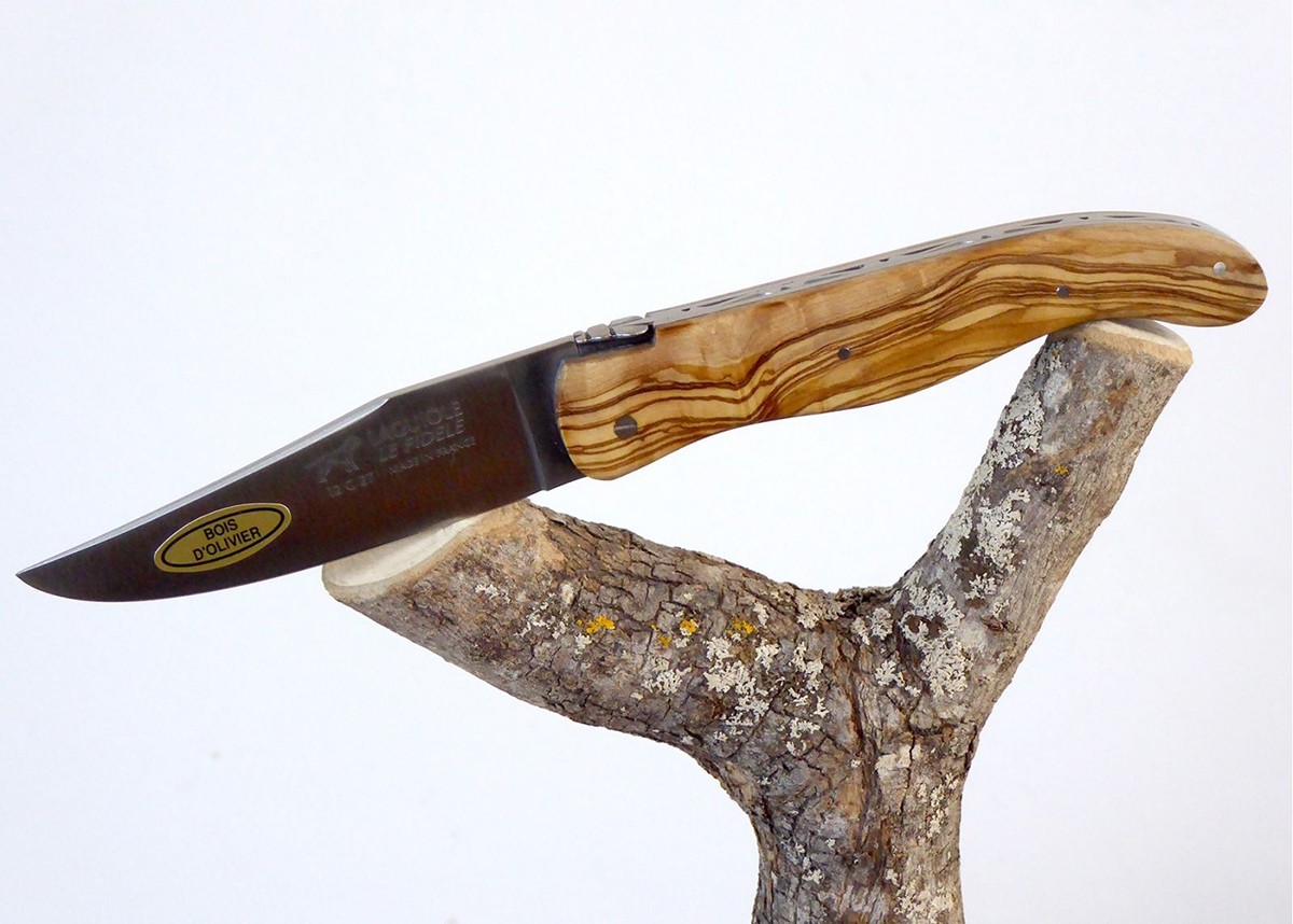 Laguiole de Chasse Forgé, Plein Manche en Bois d'Olivier image 12