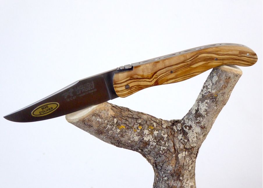 Laguiole de Chasse Forgé, Plein Manche en Bois d'Olivier image 12