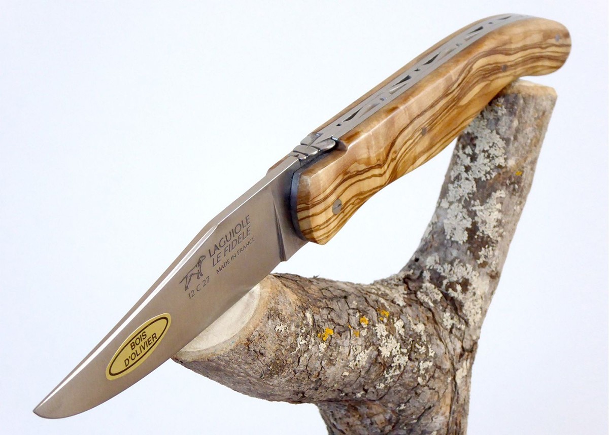Laguiole de Chasse Forgé, Plein Manche en Bois d'Olivier image 13